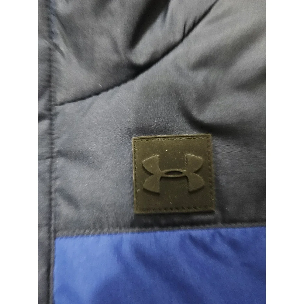 NWT Under Armour Puffer Vest Blue Boys Size YMD Hooded Winter Cozy Zip‎